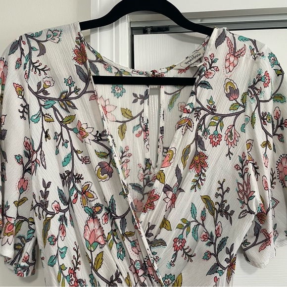 Speechless Shorts/Skirt/Fly Away Pant White Floral Design Size Small - Picture 10 of 11